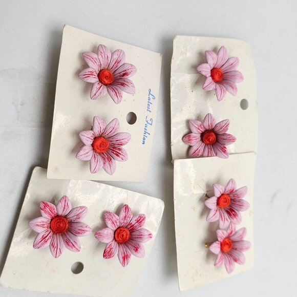 Vintage 1980s Pink Hand Painted Flower Clip-On Earrings - Picture 4 of 4